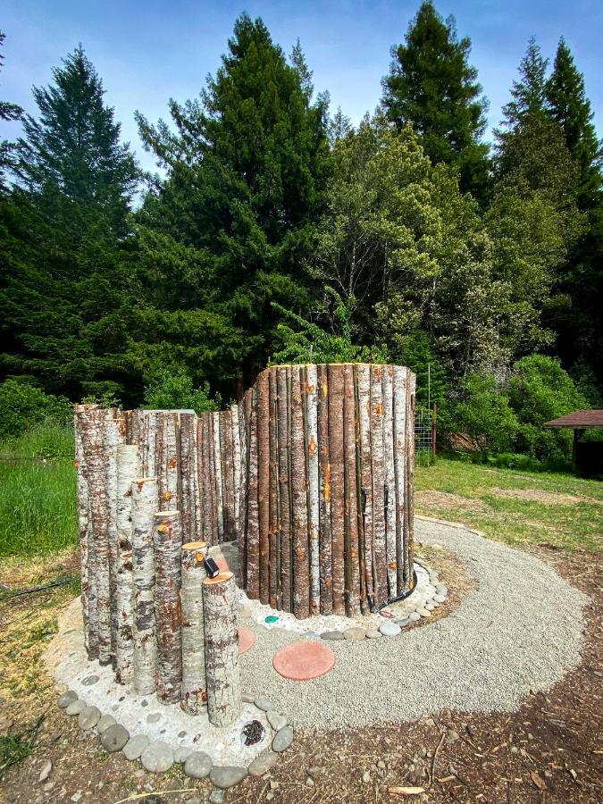 Glamping In The Redwoods With A Hot Tub! Hotel Garberville Exterior photo